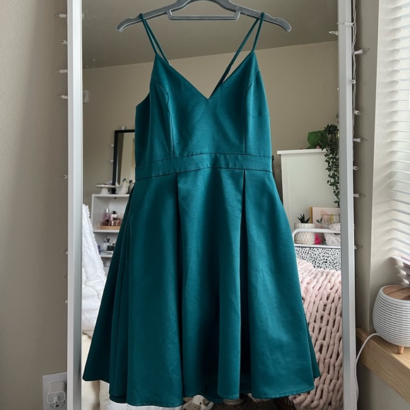 Lulus Dresses & Skirts - Lulus Dress